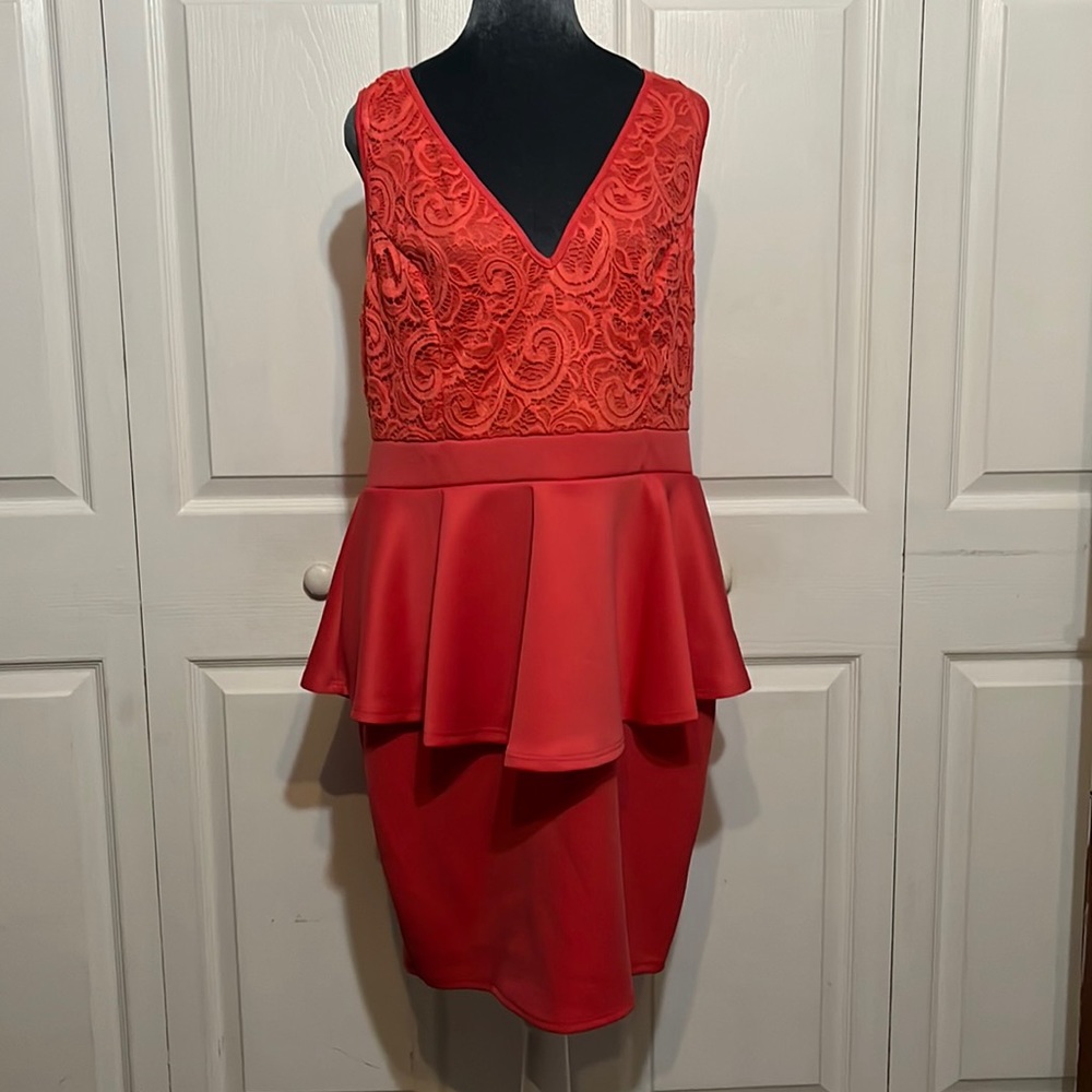 Women’s Sz 2 x beautiful dress from HAUTE FOX.  NWOT.  #96